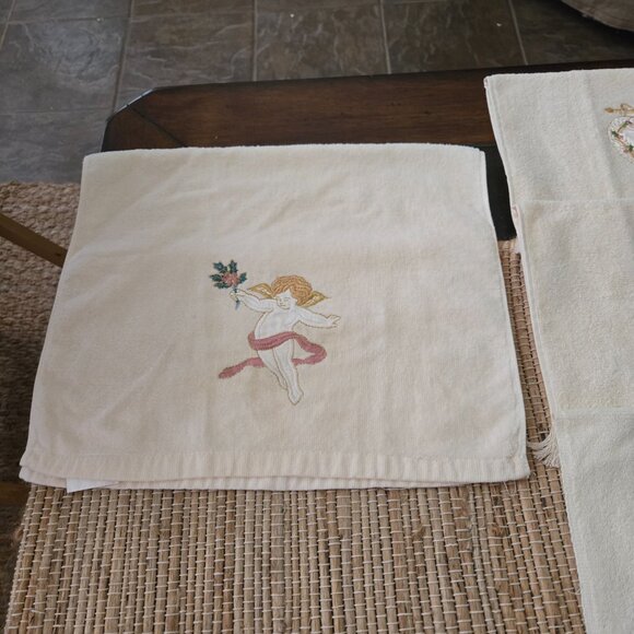 Christmas Theme Hand Towels - Picture 2 of 12